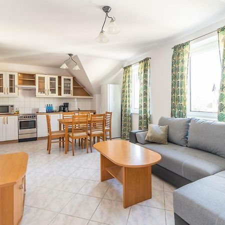 3-Bedroom Apartment Plac Neptuna By Noclegi Renters Мендзиздроє Екстер'єр фото