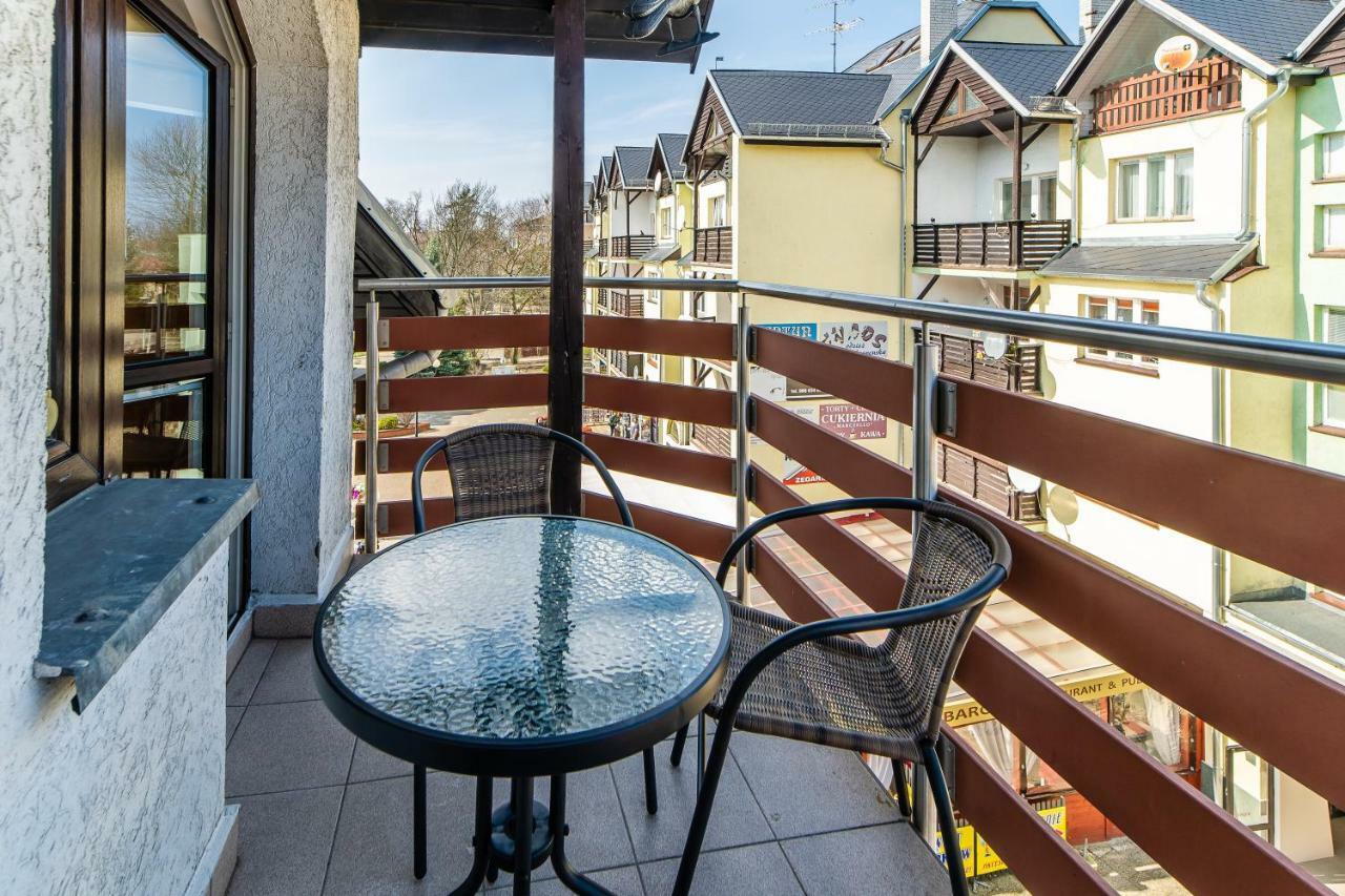 3-Bedroom Apartment Plac Neptuna By Noclegi Renters Мендзиздроє Екстер'єр фото