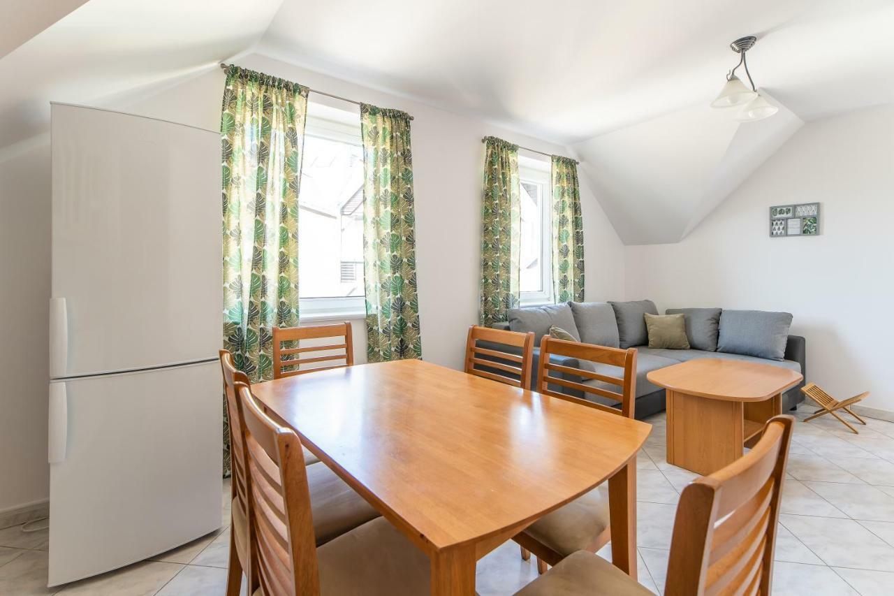 3-Bedroom Apartment Plac Neptuna By Noclegi Renters Мендзиздроє Екстер'єр фото