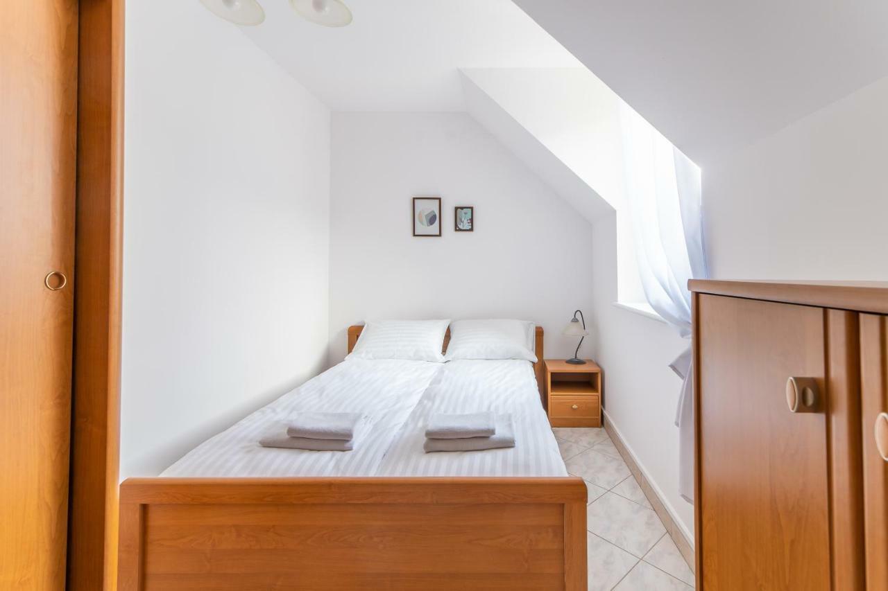 3-Bedroom Apartment Plac Neptuna By Noclegi Renters Мендзиздроє Екстер'єр фото