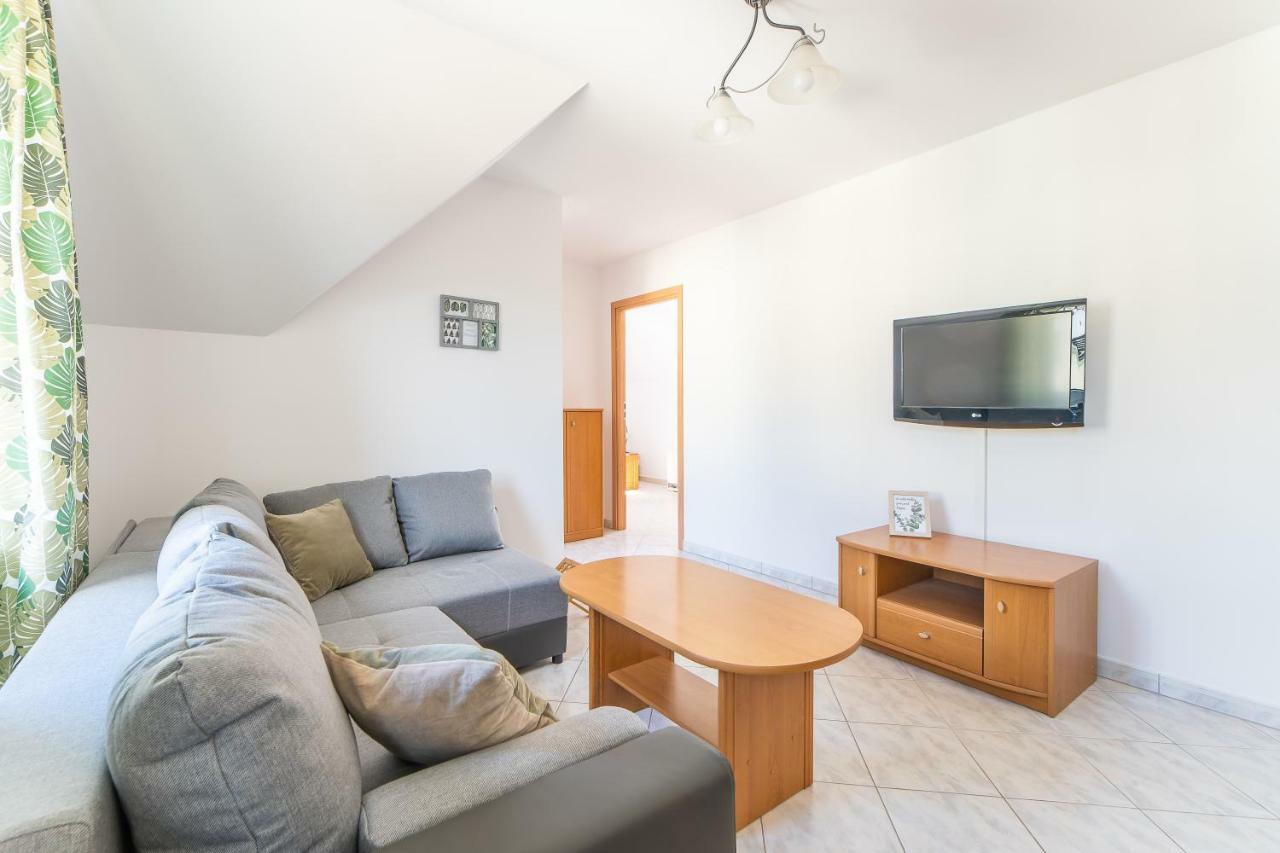 3-Bedroom Apartment Plac Neptuna By Noclegi Renters Мендзиздроє Екстер'єр фото