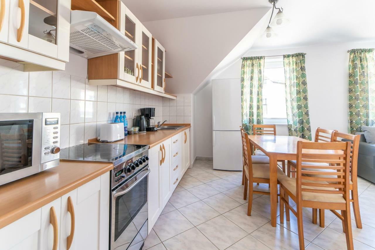 3-Bedroom Apartment Plac Neptuna By Noclegi Renters Мендзиздроє Екстер'єр фото
