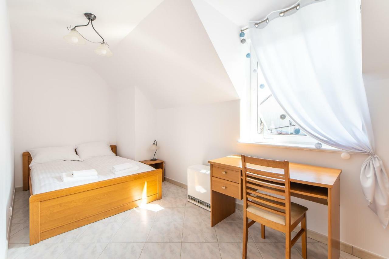 3-Bedroom Apartment Plac Neptuna By Noclegi Renters Мендзиздроє Екстер'єр фото
