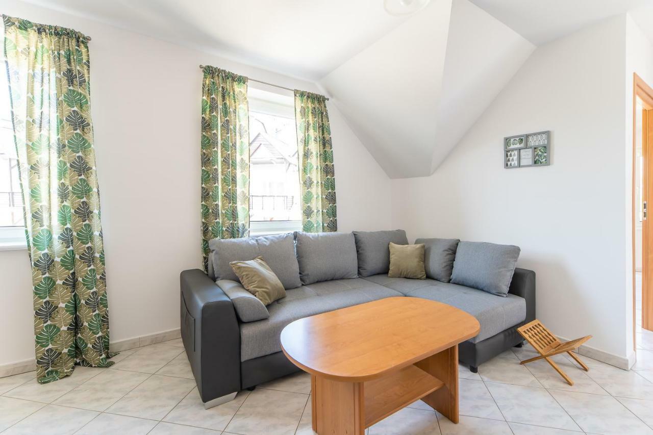 3-Bedroom Apartment Plac Neptuna By Noclegi Renters Мендзиздроє Екстер'єр фото