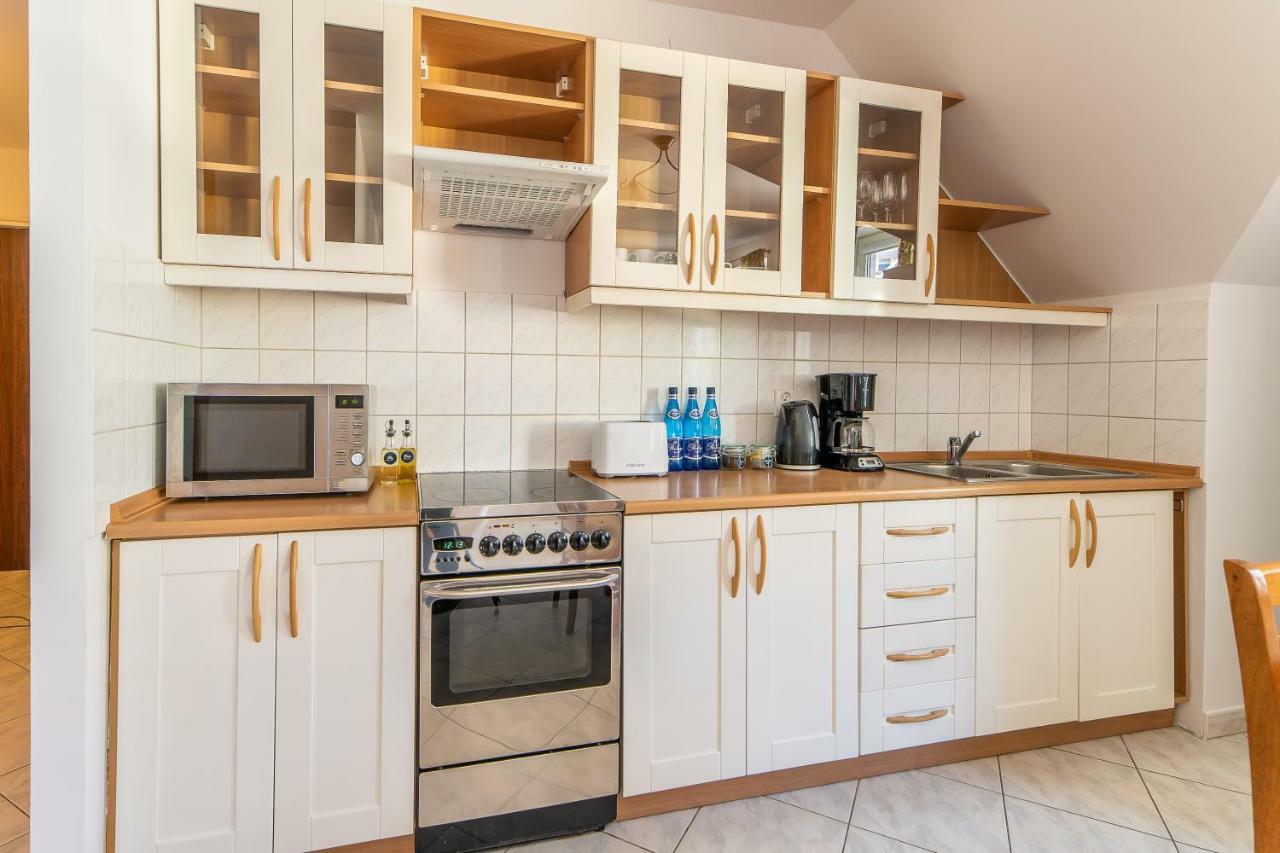 3-Bedroom Apartment Plac Neptuna By Noclegi Renters Мендзиздроє Екстер'єр фото