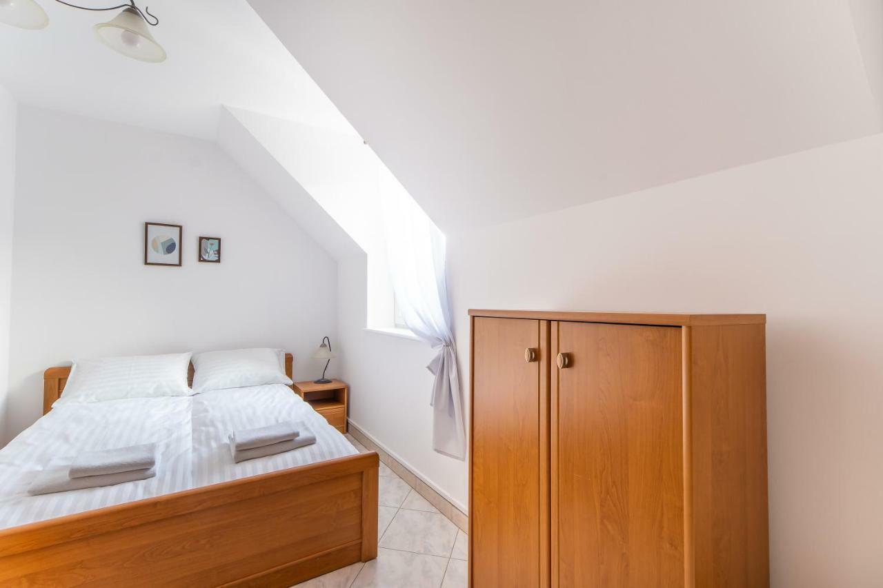 3-Bedroom Apartment Plac Neptuna By Noclegi Renters Мендзиздроє Екстер'єр фото